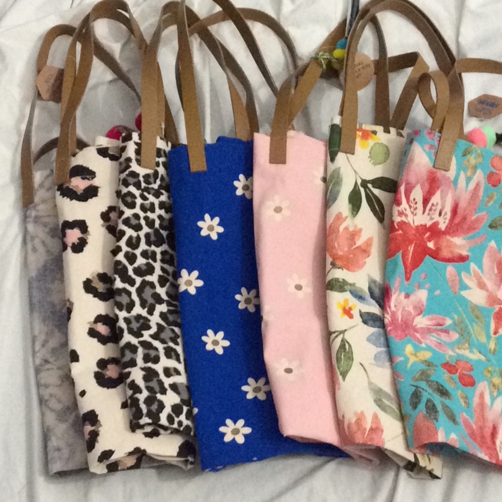 Eccolo Reusable Waterlily Canvas Pom Pom Bag - Picture 7 of 8